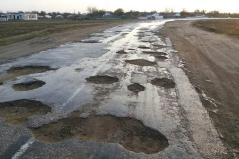 Невідкладно відремонтують критичні ділянки доріг місцевого значення: держава виділяє 3,5 млрд