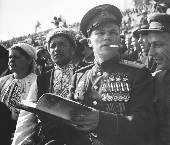 Тричі Герой СРСР після війни Тричі Герой СРСР після війни