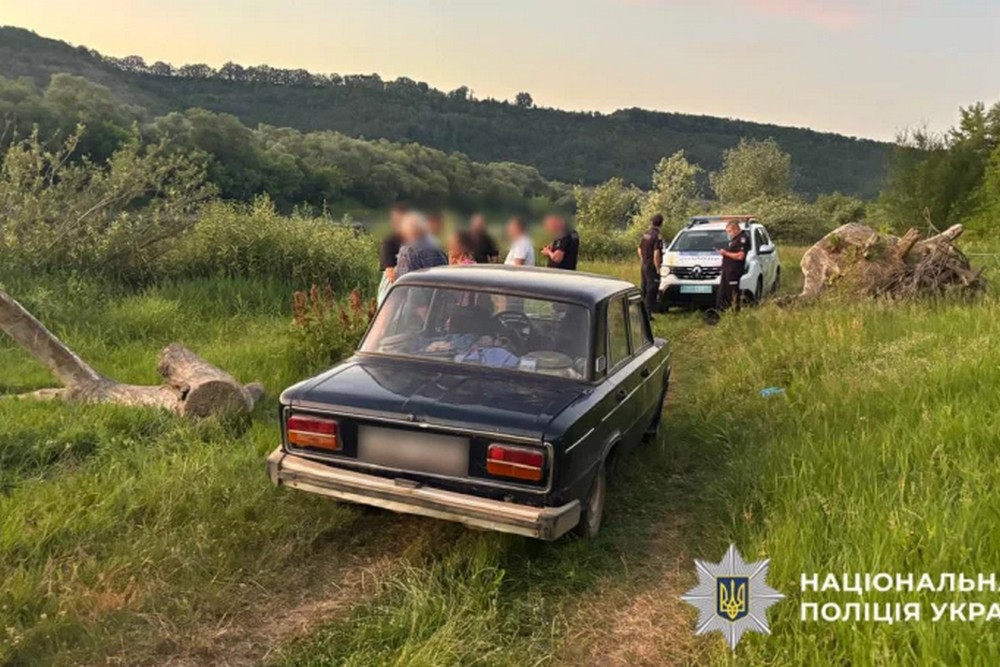 Кинувся рятувати синів і сам зник під водою: подробиці трагедії на Буковині, що відомо про родину, яку спіткало страшне горе. 1 Кинувся рятувати синів і сам зник під водою: подробиці трагедії на Буковині, що відомо про родину, яку спіткало страшне горе.