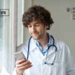 Грошова допомога лікарям: як отримати 200 000 грн від держави і хто має право