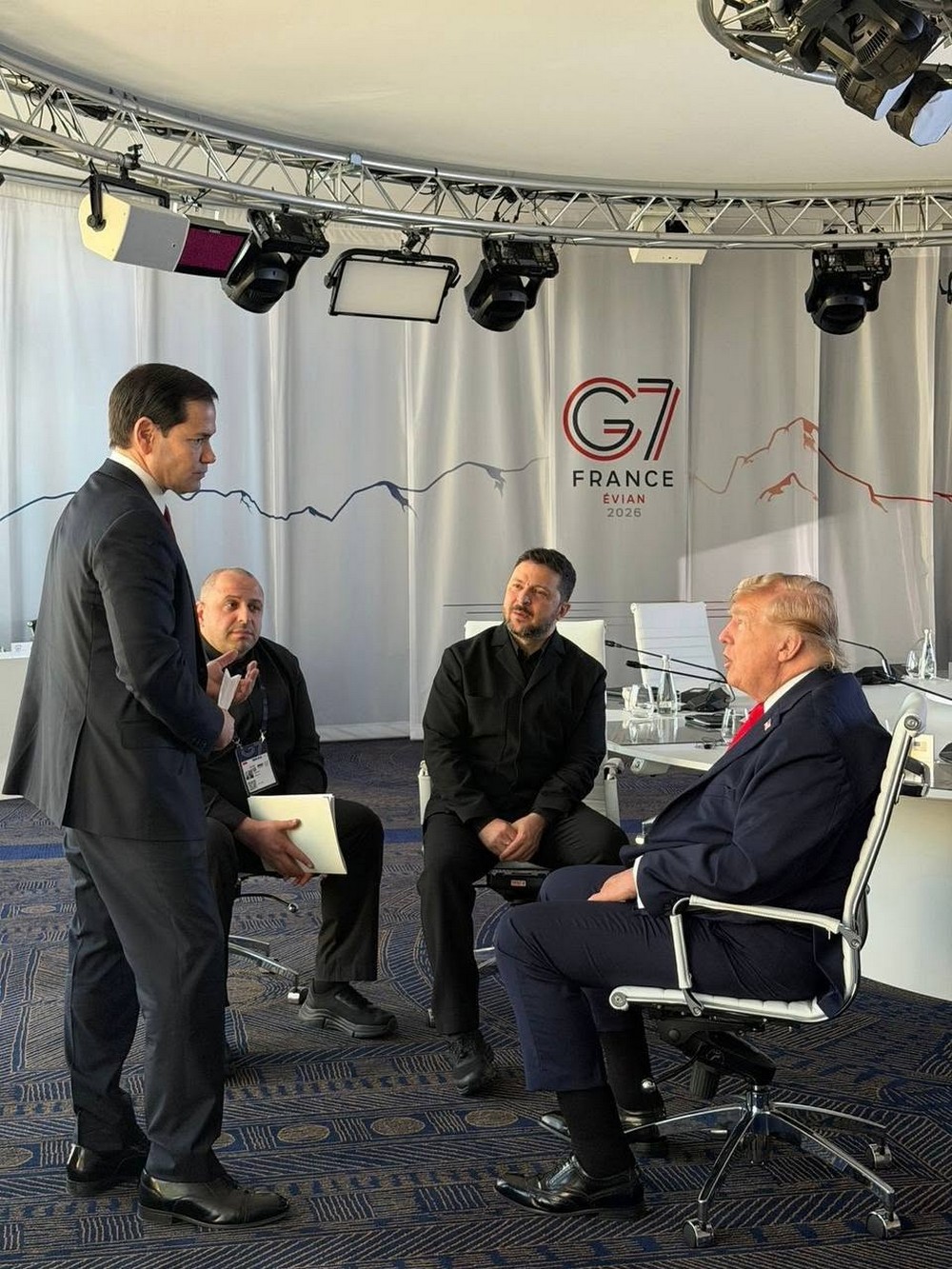 Зеленський на саміті G7 і Трамп там: що відбувається 16 червня (фото, відео)