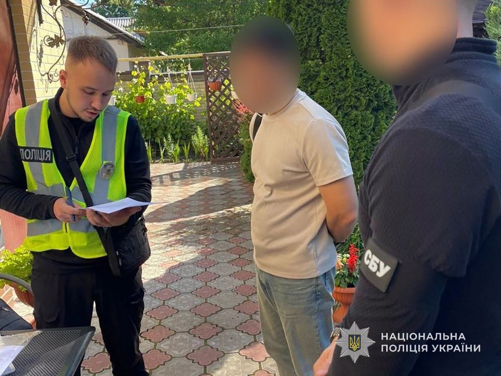 Медики вимагали гроші за лікування у пацієнтів. На жаль, це не поодинокий випадок в Україні. Але іноді все ж вдається притягнути винних до відповідальності.  Про подію повідомили у поліції. Повідомлено про підозру трьом лікарям у Сумах.