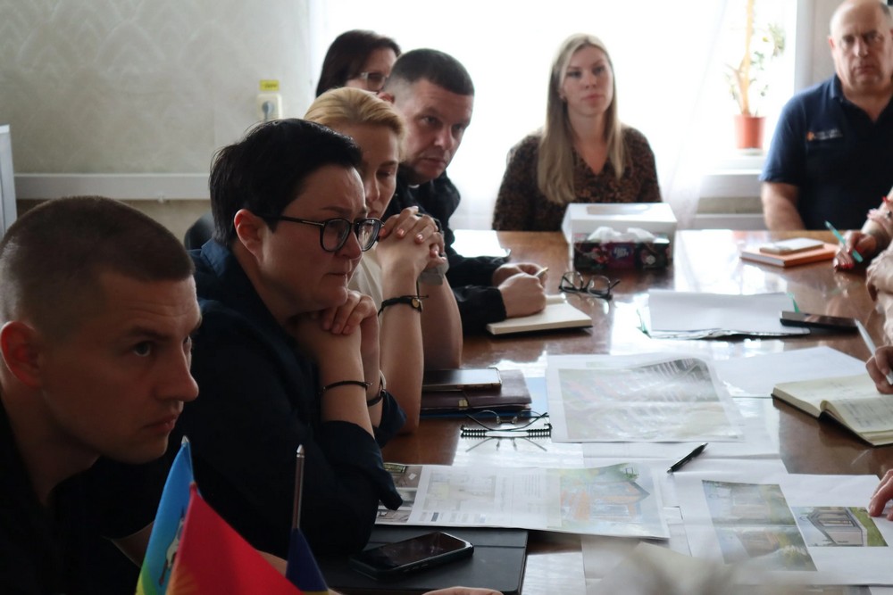 Як на Дніпропетровщині допомагають евакуйованим, перевірили заступниця міністра