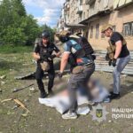 Бомби падали просто на людей: відео перших хвилин після смертельної атаки і фото наслідків – росія вбила на Донеччині 5 людей і 11 поранила