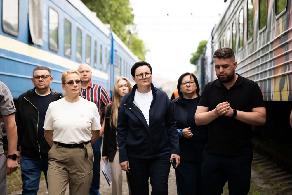 Як на Дніпропетровщині допомагають евакуйованим, перевірили заступниця міністра