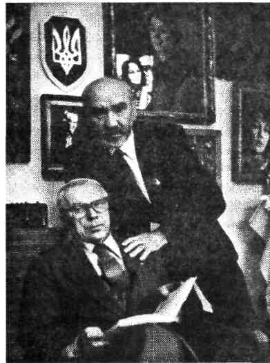 Іван Кандиба (сидить) та Зіновій Красівський. Моршин. Весна 1991 р. Іван Кандиба (сидить) та Зіновій Красівський. Моршин. Весна 1991 р.