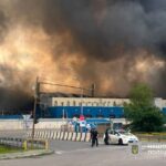 16 поранених, масштабні пожежі і руйнування: ворог осатаніло б’є по Дніпропетровщині (фото)