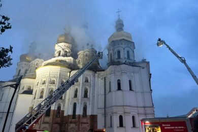 Серед загиблих рятувальники, багато постраждалих, удари по Києво-Печерській Лаврі, коледжу, ринку, інфраструктурі та енергетиці: нічна масована повітряна атака 15 червня – все, що відомо (фото, відео)