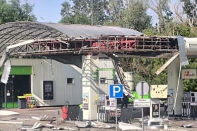 Є поранені, пошкоджено будівлю ДСНС, загорівся тролейбус, знеструмлення низці областей: нічна повітряна атака 23 червня – все, що відомо (фото)