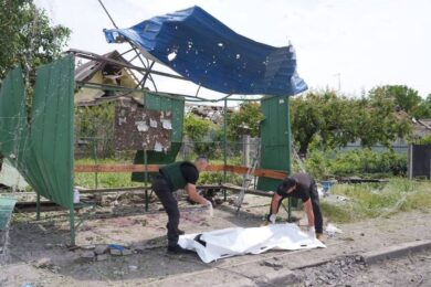 Окупанти вдарили КАБами поруч із зупинкою на Запоріжжі: є загиблі і поранені