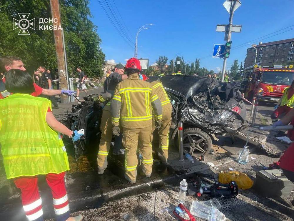 Водія затисло дверима – смертельна ДТП у Києві (фото)