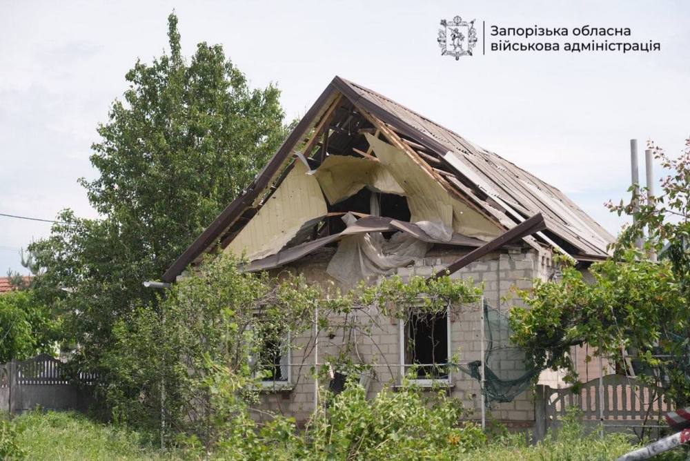 Окупанти вдарили КАБами поруч з зупинкою на Запоріжжі: є загиблі і поранені
