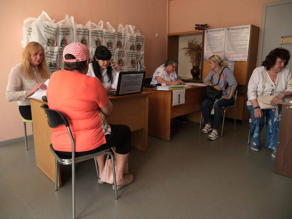 Стартувала видача продуктових наборів у Кривому Розі: хто і як може отримати