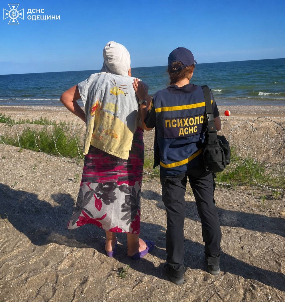 Приїхала на відпочинок з прабабусею: 11-річну дівчинку віднесло у відкрите море на Одещині Приїхала на відпочинок з прабабусею: 11-річну дівчинку віднесло у відкрите море на Одещині