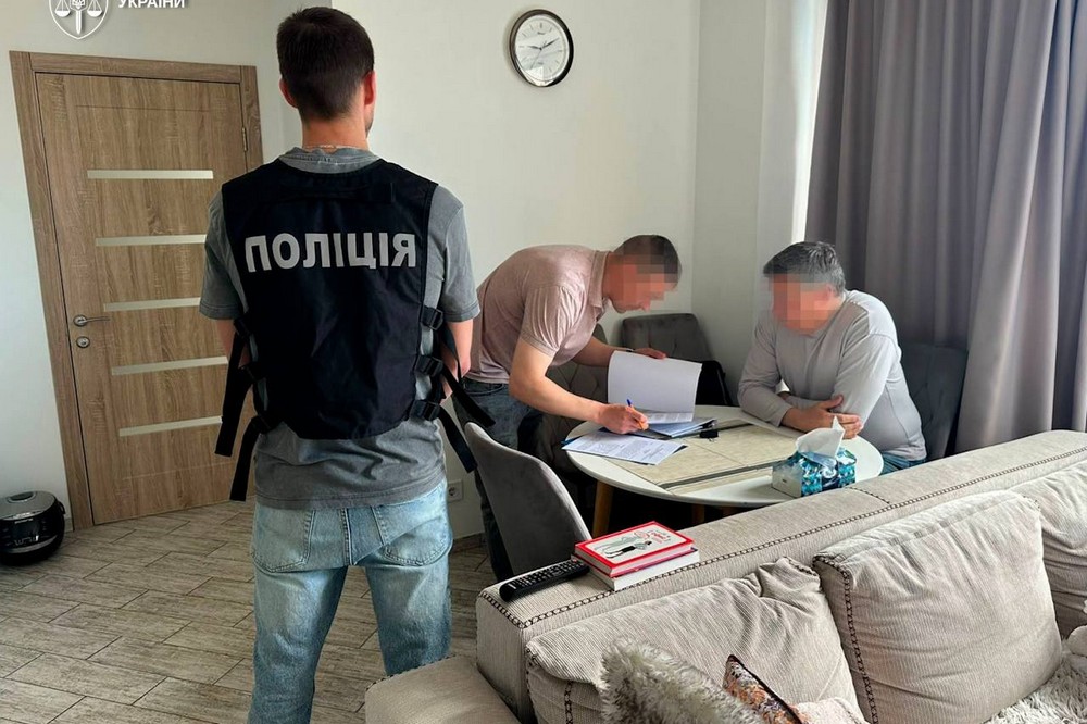 Міністр культури відправив ухилянтів за кордон під виглядом учасників музичного гурту 1 Міністр культури відправив ухилянтів за кордон під виглядом учасників музичного гурту