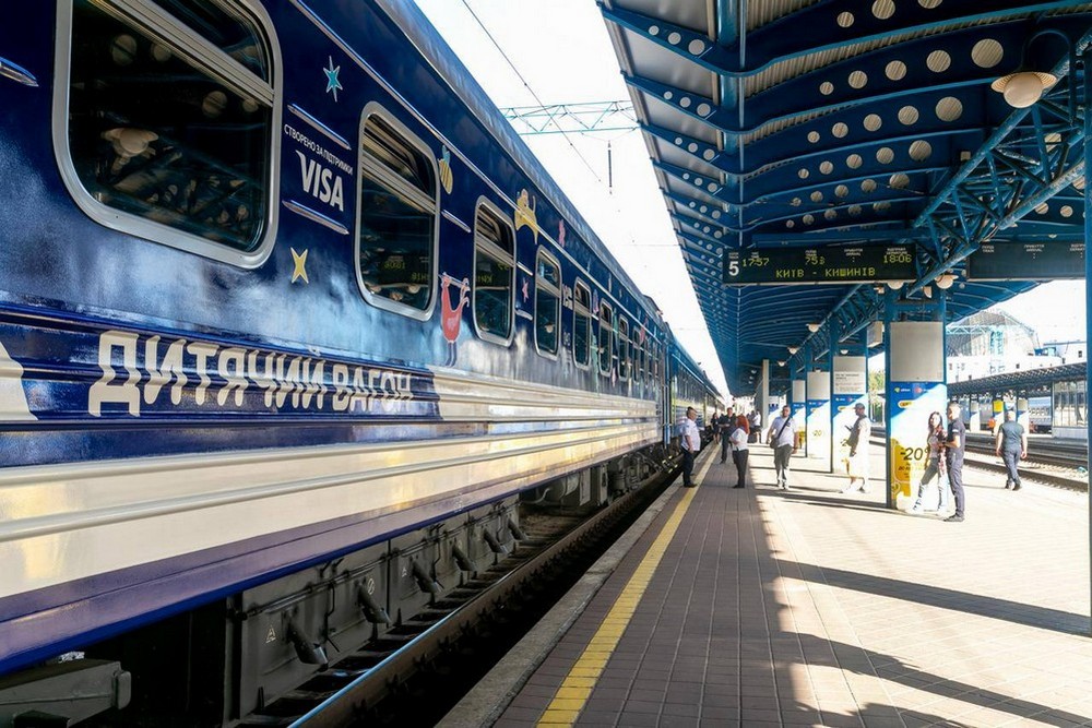 УЗ збільшує кількість дитячих вагонів: список потягів, де доступна послуга (фото) УЗ збільшує кількість дитячих вагонів: список потягів, де доступна послуга (фото)
