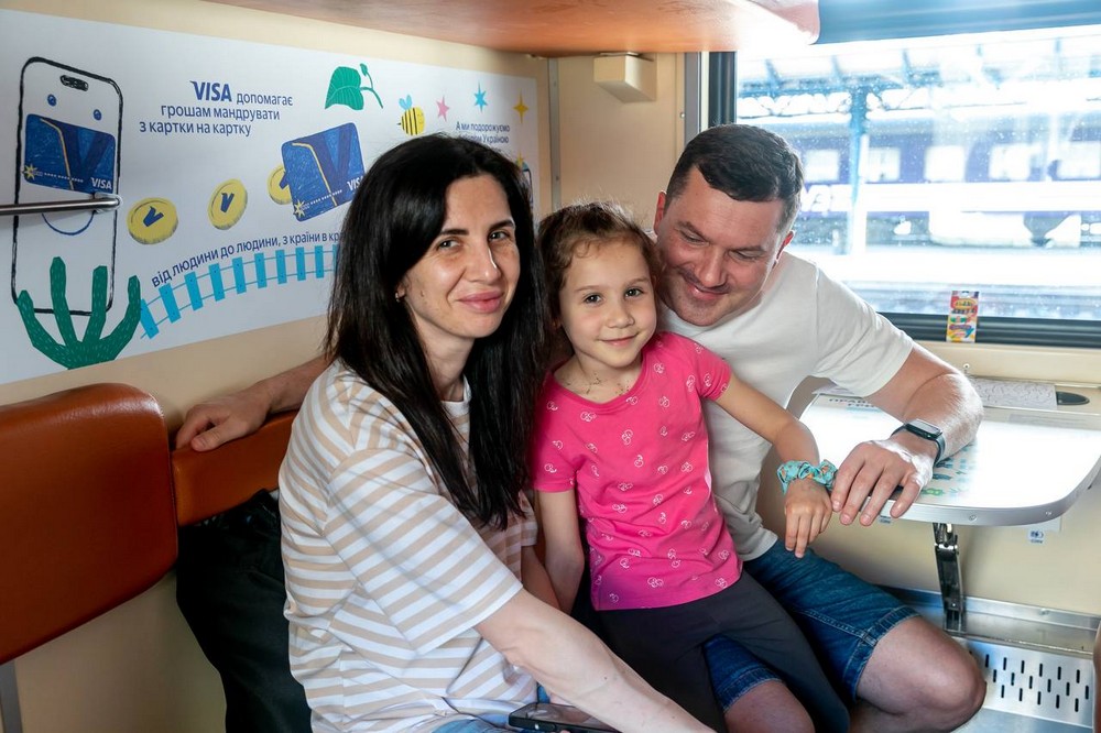 УЗ збільшує кількість дитячих вагонів: список потягів, де доступна послуга (фото) УЗ збільшує кількість дитячих вагонів: список потягів, де доступна послуга (фото)