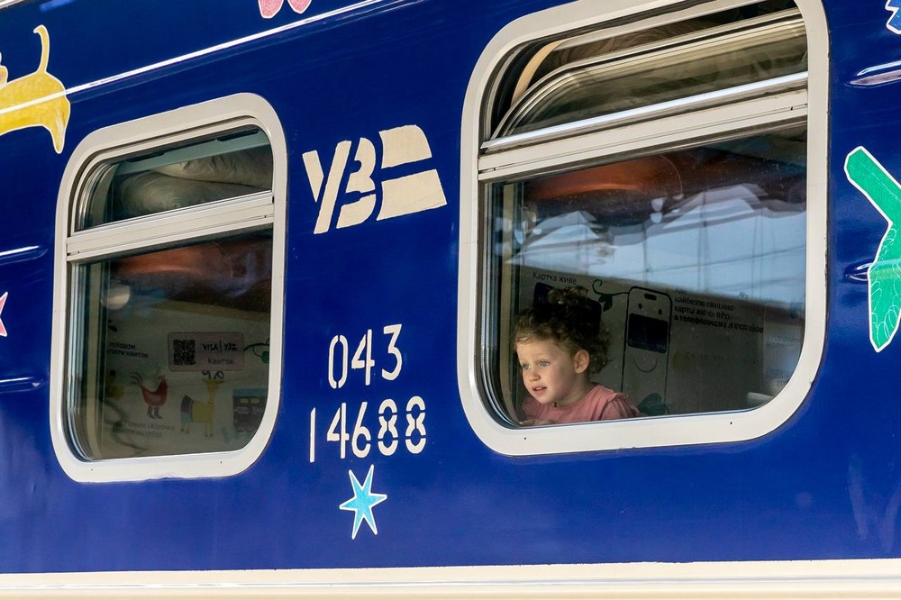 УЗ збільшує кількість дитячих вагонів: список потягів, де доступна послуга (фото) УЗ збільшує кількість дитячих вагонів: список потягів, де доступна послуга (фото)