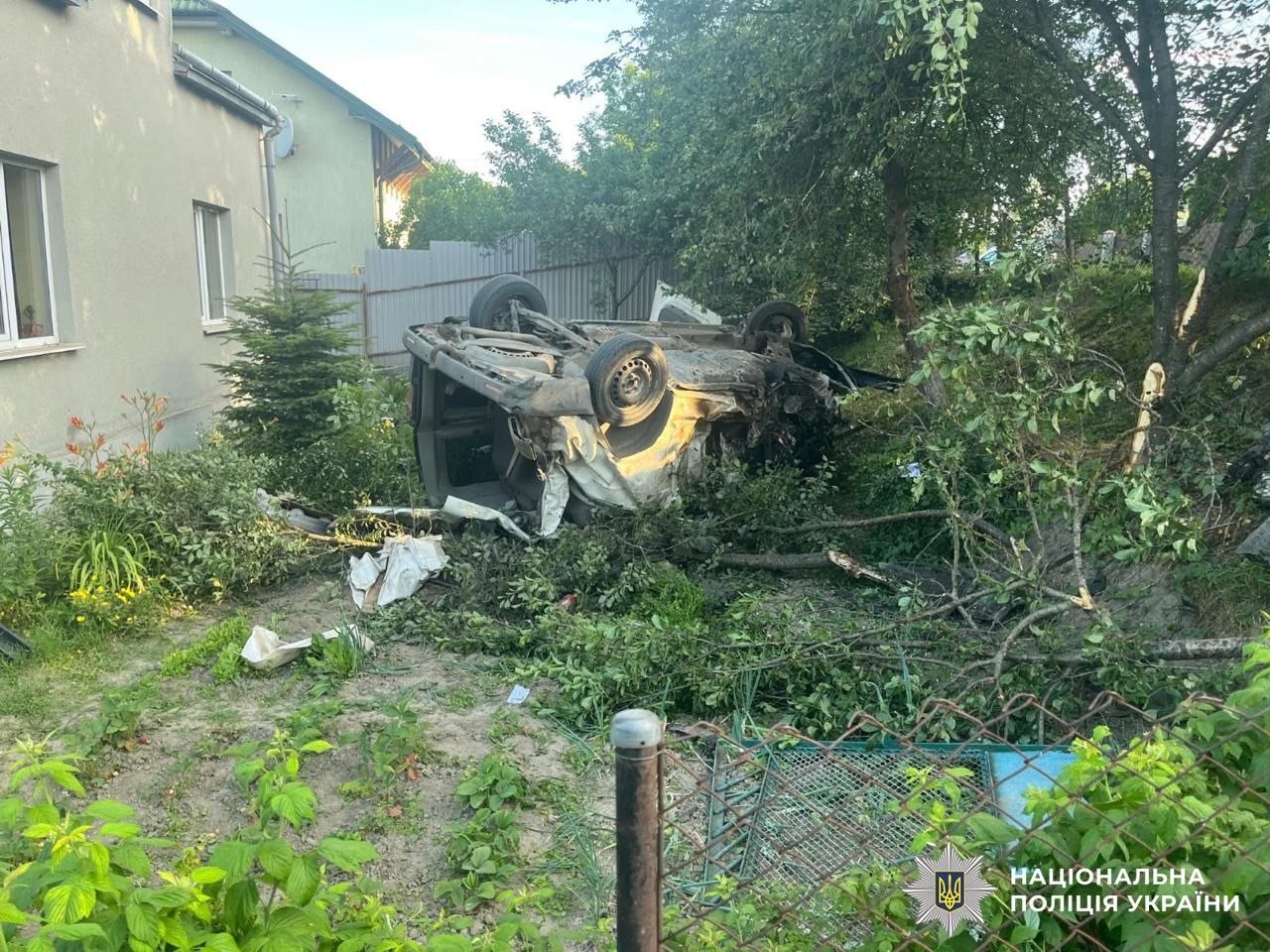 Вбив матір, тікав від поліції і скоїв смертельну ДТП: жахлива подія на Львівщині сьогодні (фото, відео) Вбив матір, тікав від поліції і скоїв смертельну ДТП: жахлива подія на Львівщині сьогодні (фото, відео)