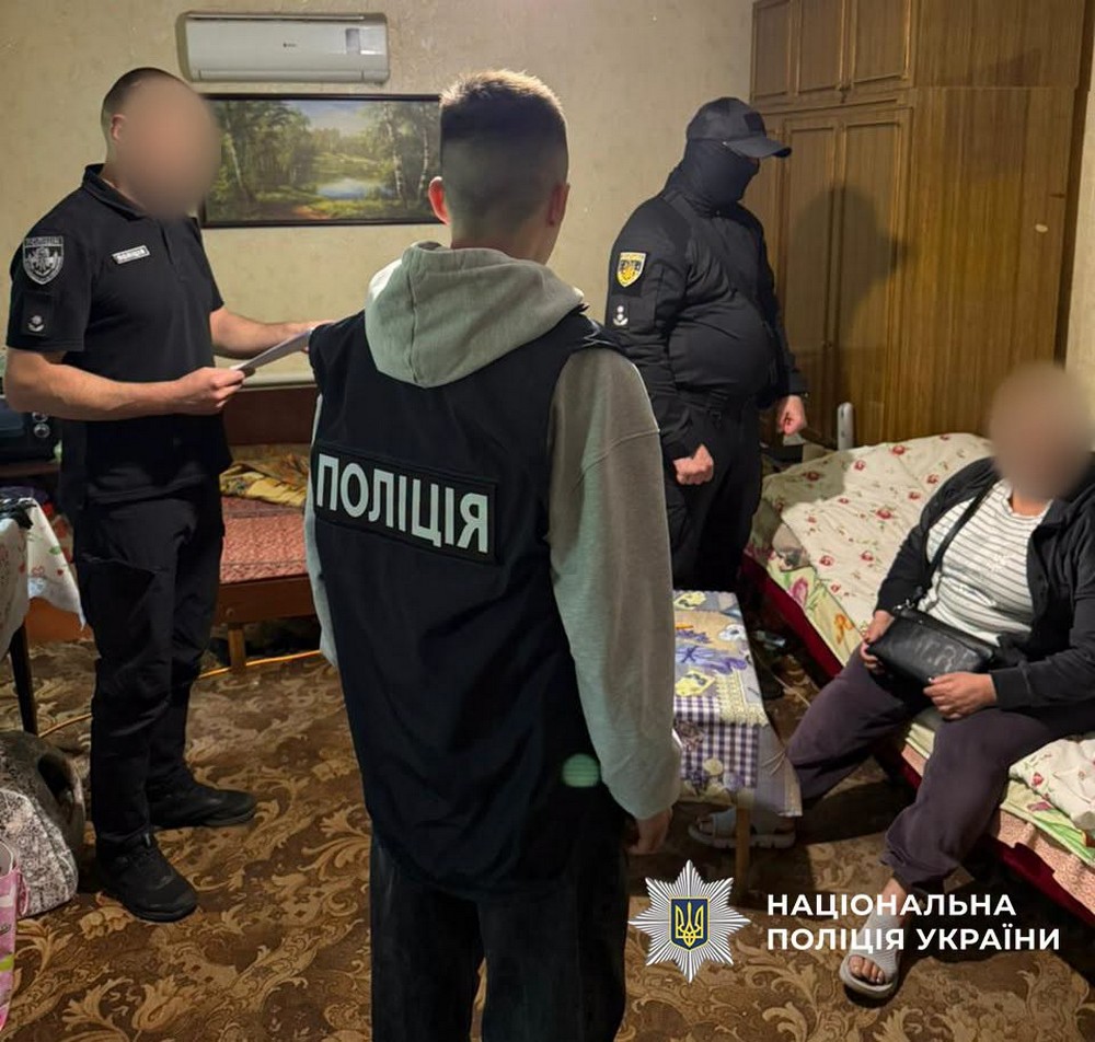 Трьох дітей затриманої вилучено з сім’ї. Фігурантці загрожує до 15 років в’язниці.