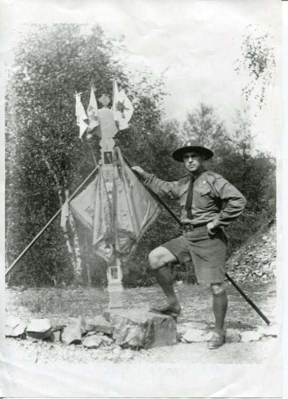 Роберт Лісовський у формі спортивного товариства "Пласт". Чехословаччина, 1934 рік Роберт Лісовський у формі спортивного товариства "Пласт". Чехословаччина, 1934 рік