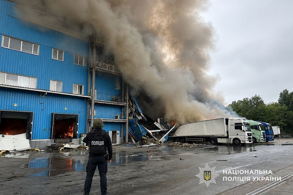 Вбито посадовицю РВА, 13 поранених, знищено склад «Нової пошти» наслідки обстрілів Дніпропетровщини за добу (фото) (3) Вбито посадовицю РВА, 13 поранених, знищено склад «Нової пошти» наслідки обстрілів Дніпропетровщини за добу (фото) (3)