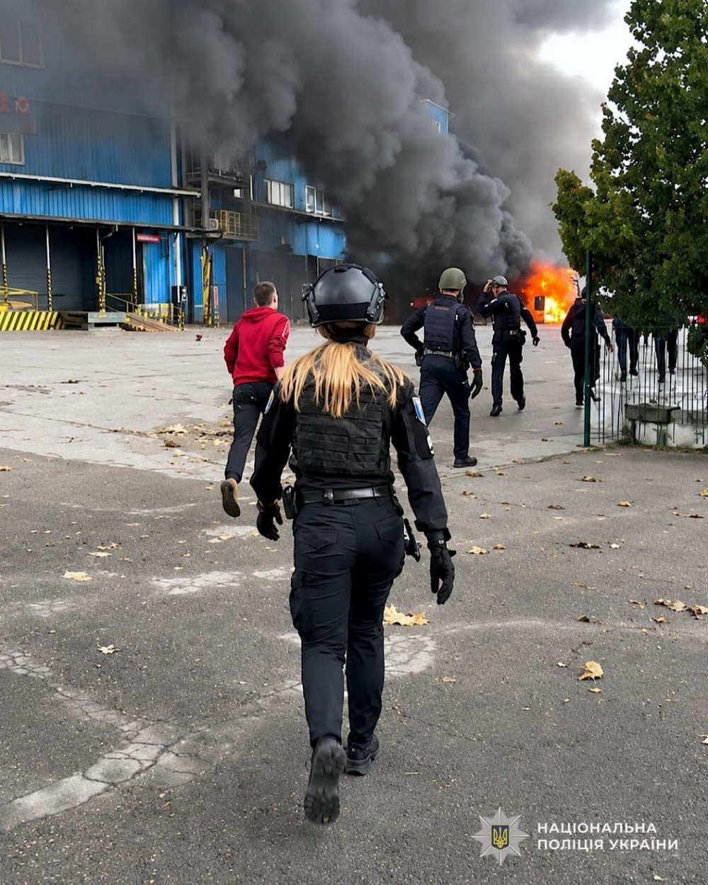 Вбито посадовицю РВА, 13 поранених, знищено склад «Нової пошти» наслідки обстрілів Дніпропетровщини за добу (фото) (4) Вбито посадовицю РВА, 13 поранених, знищено склад «Нової пошти» наслідки обстрілів Дніпропетровщини за добу (фото) (4)