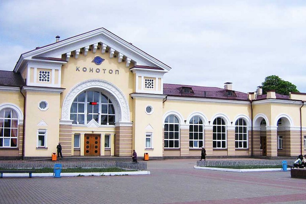 Вбито залізничницю, ще 4 співробітників поранені: ворог вдарив по депо у Конотопі на Сумщині 1 Вбито залізничницю, ще 4 співробітників поранені: ворог вдарив по депо у Конотопі на Сумщині