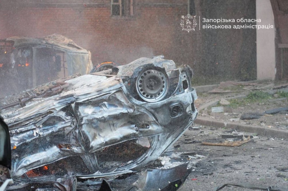 Ворог вдарив по центру Запоріжжя кількість постраждалих зростає (фото, відео) (9)