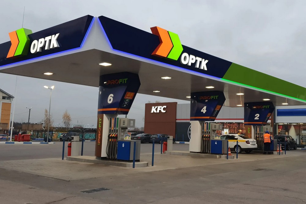 У Москві і Санкт-Петербурзі ввели обмеження на продаж бензину 1 У Москві і Санкт-Петербурзі ввели обмеження на продаж бензину