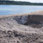 Окупанти скинули бомбу на пляж у Запоріжжі: кількість постраждалих зростає, серед них діти (фото, відео)