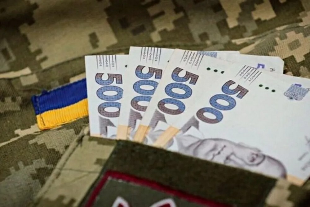 Пенсії, виплати ВПО, субсидії, зарплати військовим, бронювання, нові стандарти пального – головні зміни з 1 липня 2026 року