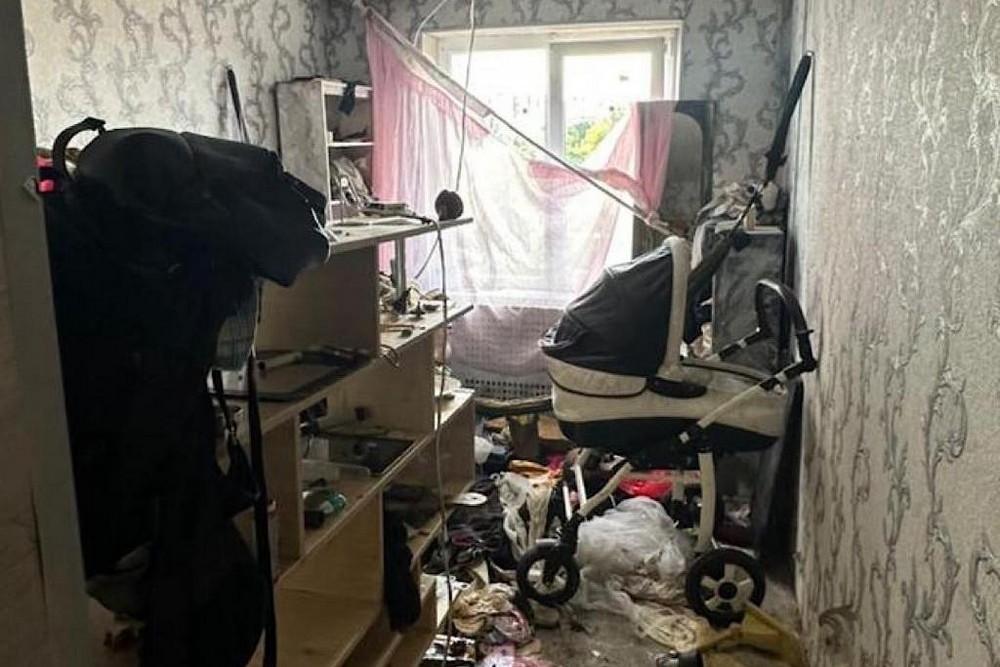 Заморила доньку голодом, а потім мертве немовля у візочку просто перевезла до іншого гуртожитку: у Дніпрі затримали горе-матір 1 Заморила доньку голодом, а потім мертве немовля у візочку просто перевезла до іншого гуртожитку: у Дніпрі затримали горе-матір