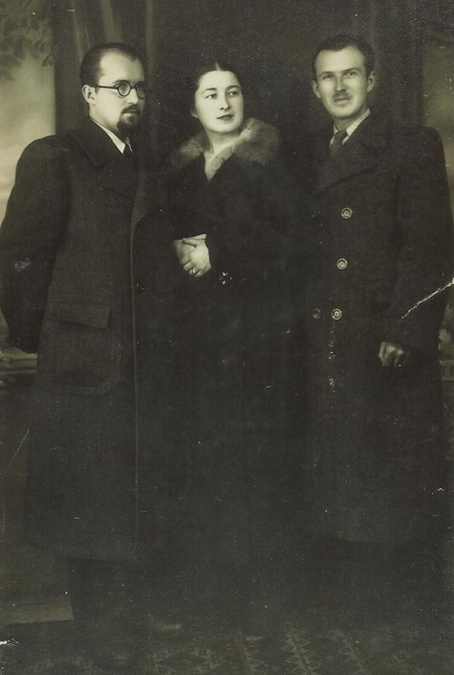 Ярослав Стецько із братом і сестрою (1936) Ярослав Стецько із братом і сестрою (1936)