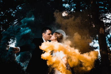 Кольоровий дим для професійних фотосесій: як вибрати шашку, яка не зіпсує та не пофарбує дорогий одяг 15 4566