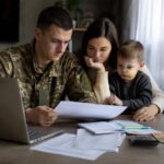 Виплати ВПО родині військовослужбовця – чи вплине його зарплата на призначення