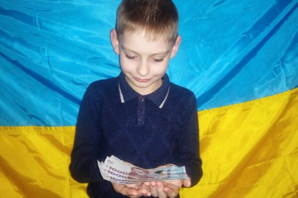 Почали надходити аліменти на дитину: чи потрібно повідомляти Пенсійний фонд України