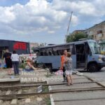 Зіткнулися потяг і маршрутка на Рівненщині, є загиблі і постраждалі – УЗ (відео)