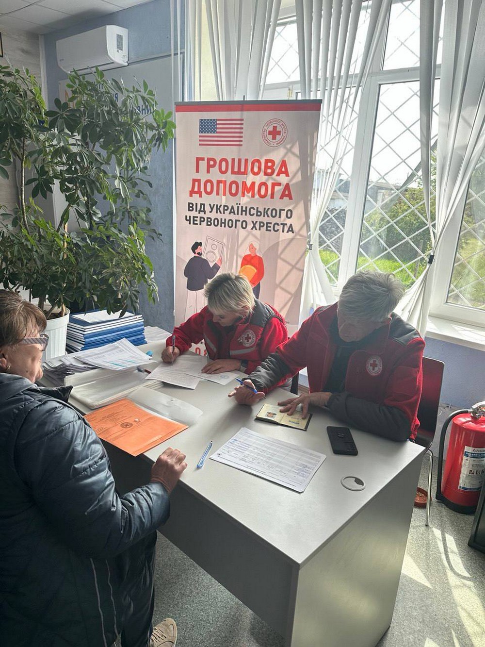Грошова допомога від Червоного Хреста у 9 областях: хто і як може отримати
