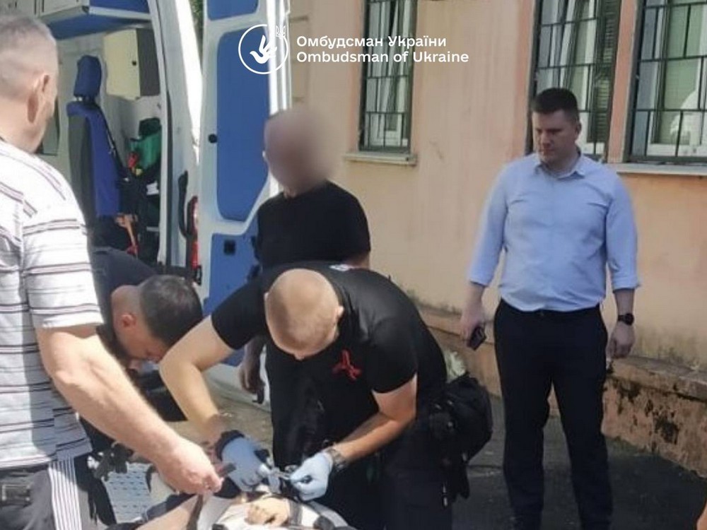 Під виглядом «догляду» за літніми людьми виявили на Запоріжжі справжнє пекло, де над старенькими знущалися, позбавляючи їх гідності. Під виглядом «догляду» за літніми людьми виявили на Запоріжжі справжнє пекло, де над старенькими знущалися, позбавляючи їх гідності.