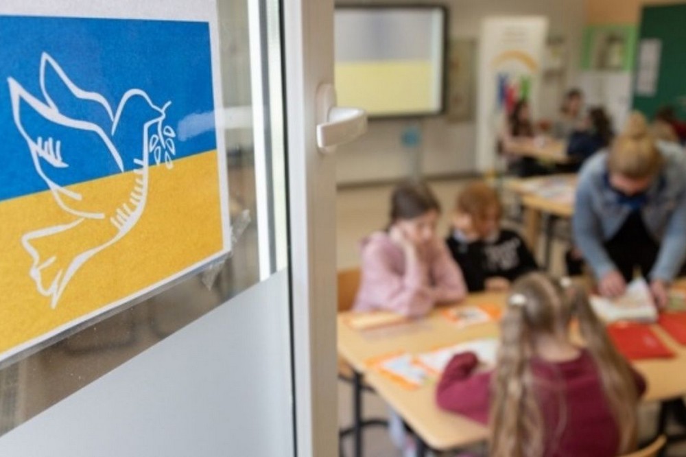Родини з Дніпропетровщини за кордоном можуть скористатися оновленим освітнім порталом 2