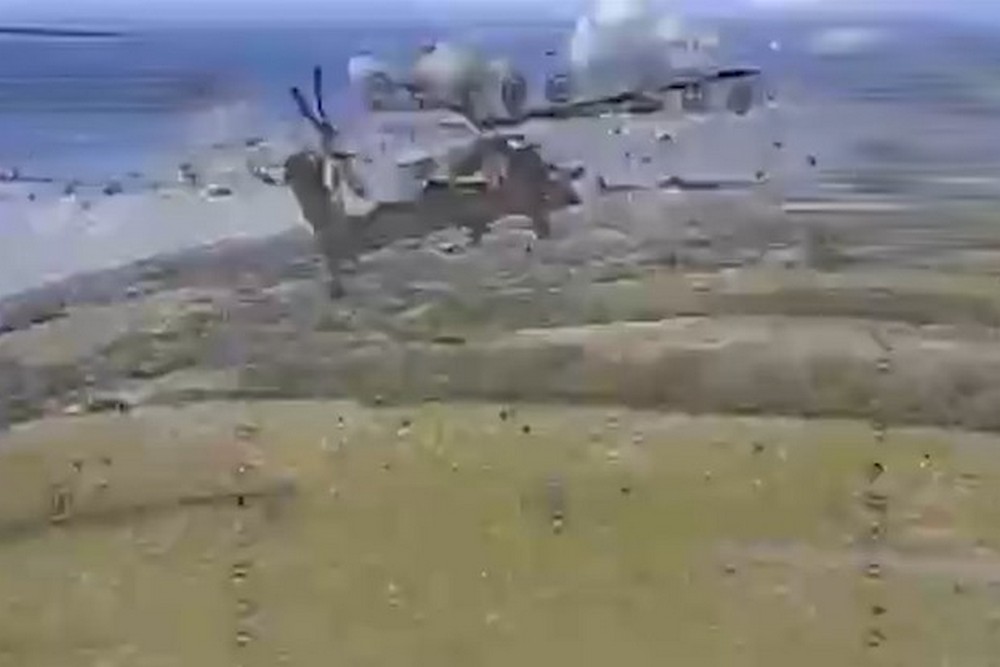 ВІДЕО МОМЕНТУ: FPV-дроном уражено гелікоптер Мі-28 у Білгородській області сьогодні