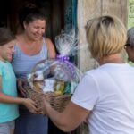 Допомога родинам без чоловіків по всій підконтрольній Україні: збирають заявки на корзини підтримки