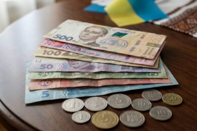 Грошова допомога для поранених військових: де і хто може отримати