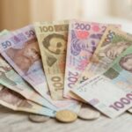 Грошова допомога для ВПО та евакуйованих осіб: хто і де може отримати