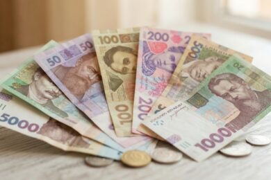 Грошова допомога для ВПО та евакуйованих осіб: хто і де може отримати