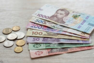 Грошова допомога для ВПО та евакуйованих родин: як отримати 12 300 грн