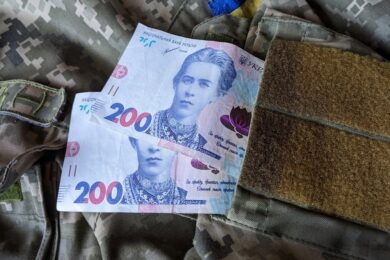 Грошова допомога сім’ям загиблих військовослужбовців: чи потрібно сплачувати податки