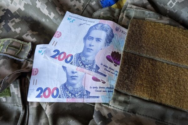 Грошова допомога сім’ям загиблих військовослужбовців: чи потрібно сплачувати податки