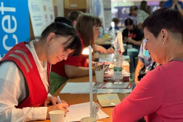 Гуманітарна допомога на Харківщині – видають гігієнічні набори